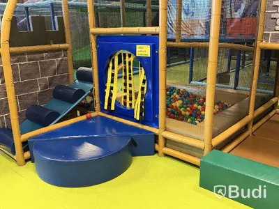 Stor lek- och klätterställning, PlayCo, längd ca 37 meter