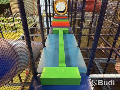 Stor lek- och klätterställning, PlayCo, längd ca 37 meter