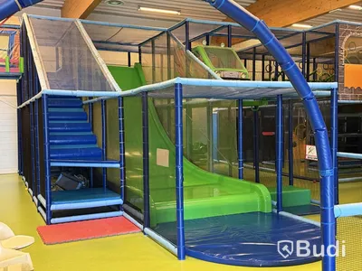 Stor lek- och klätterställning, PlayCo, längd ca 37 meter