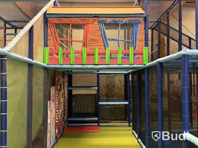 Stor lek- och klätterställning, PlayCo, längd ca 37 meter