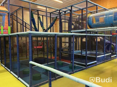 Stor lek- och klätterställning, PlayCo, längd ca 37 meter