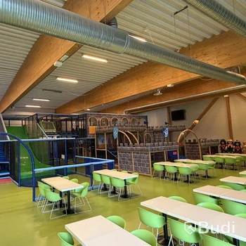 Stort lekland, PlayCo, längd ca 37 meter