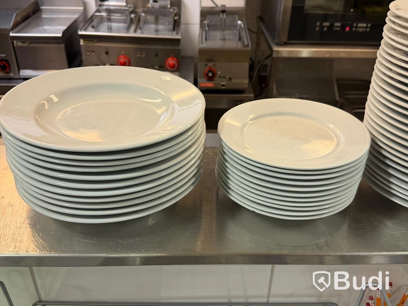 Lot of tableware: plates, glasses and jugs