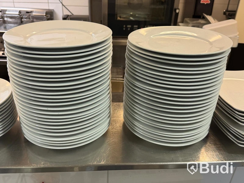 Lot of tableware: plates, glasses and jugs