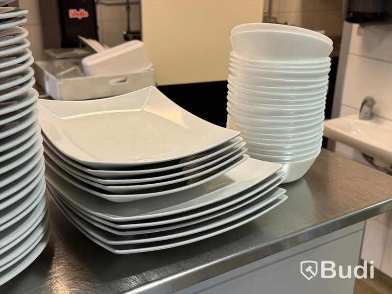 Lot of tableware: plates, glasses and jugs