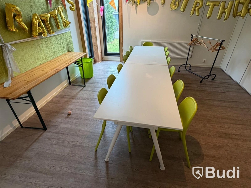 Kalasrum 1 - 13 stol IKEA Urban samt 2 bord samt avlastningsbord
