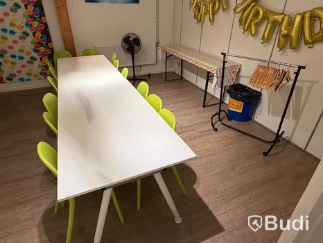 Kalasrum 2 - 14 stol IKEA Urban samt 2 bord samt avlastningsbord