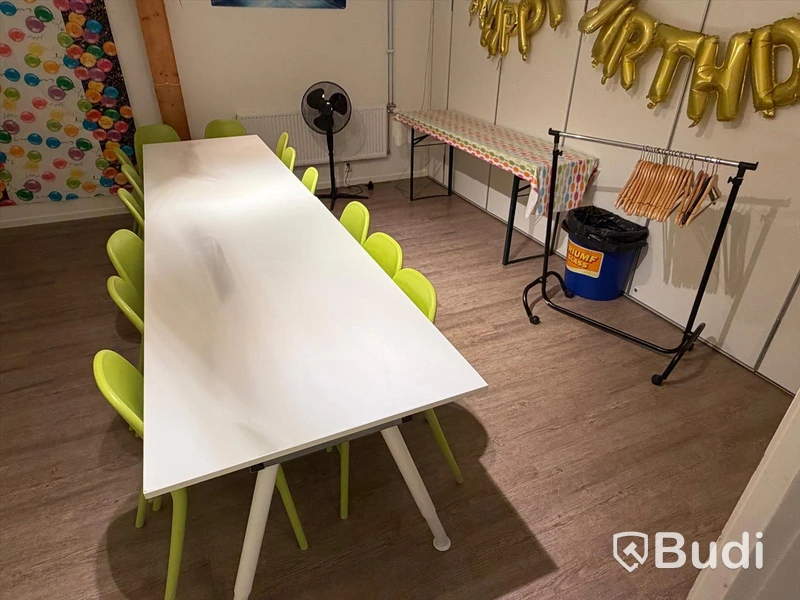 Kalasrum 2 - 14 stol IKEA Urban samt 2 bord samt avlastningsbord