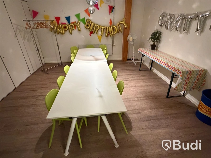 Kalasrum 3 - 15 stol IKEA Urban samt 2 bord samt avlastningsbord