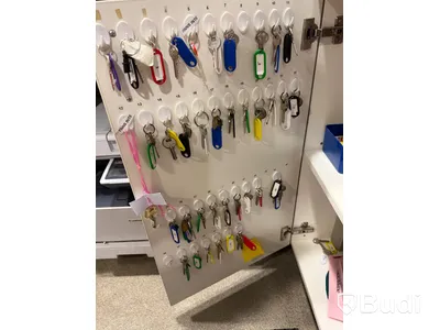 Storage cabinets / lockers