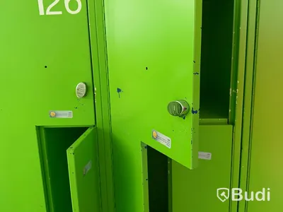 Storage cabinets / lockers