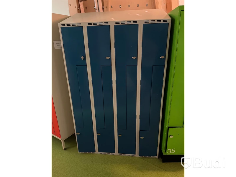 Storage cabinets / lockers