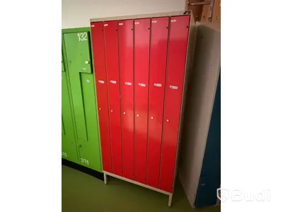 Storage cabinets / lockers