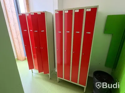 Storage cabinets / lockers