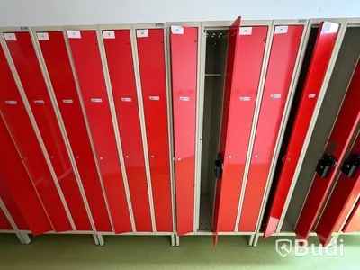 Storage cabinets / lockers