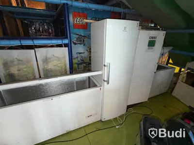 Kylskåp, frysskåp samt 2 st frysboxar, bl.a. Whirlpool/ Electrolux