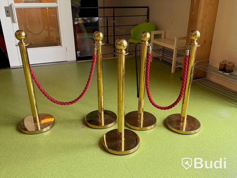 Stanchions, 5 pcs, with 2 ropes