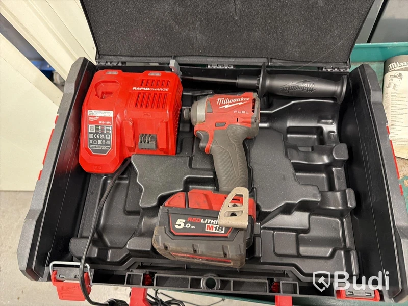 Slagskruvdragare Milwaukee M18 FID2, med laddare och batteri