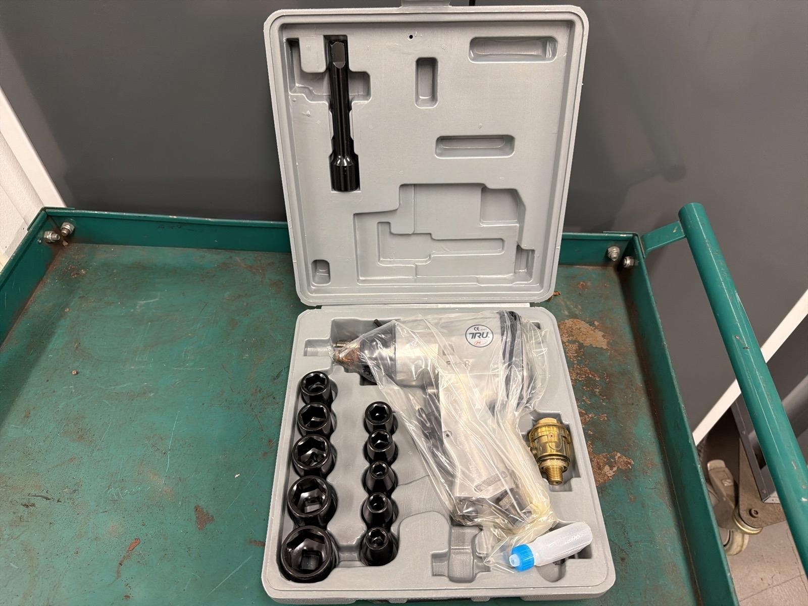 Mutterdragare 1/2" med hylsor