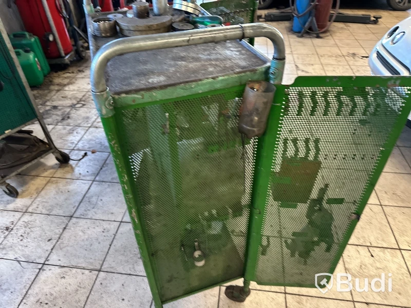 2 st. verktygsvagnar/skåp med verktyg enligt bilder