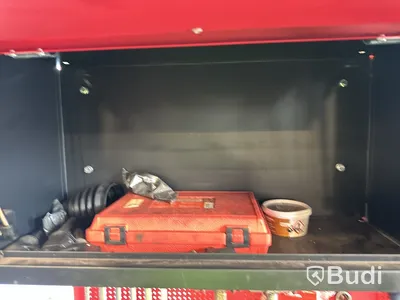 Arbets- och verkstadsstation med innehåll