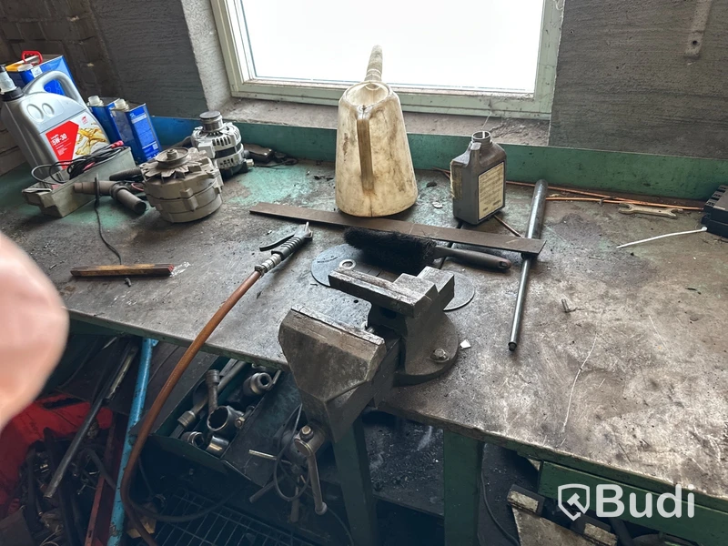 2 st arbetsbänkar i metall B 1500 mm