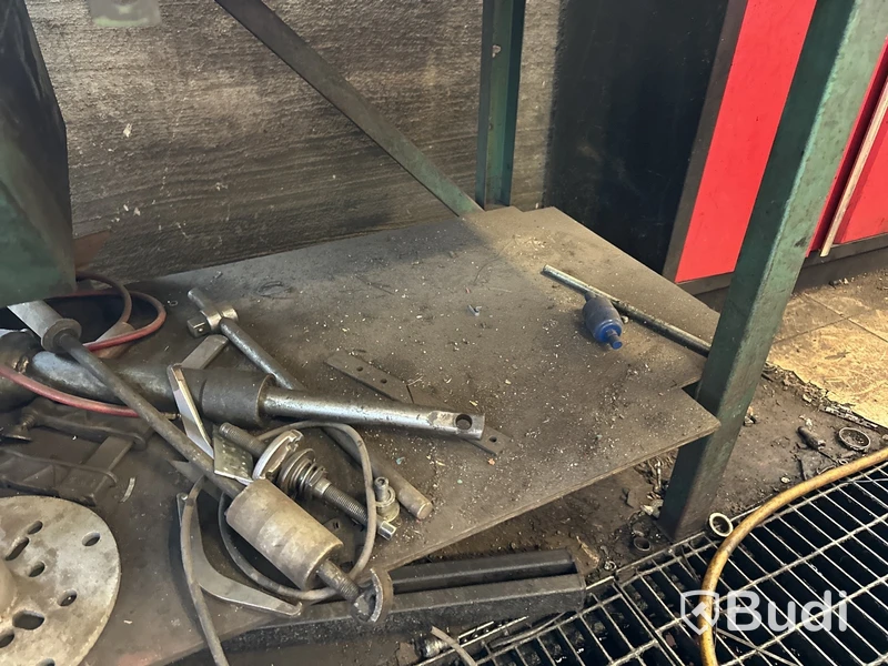 2 st arbetsbänkar i metall B 1500 mm