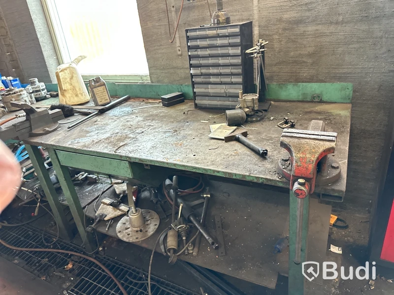 2 st arbetsbänkar i metall B 1500 mm
