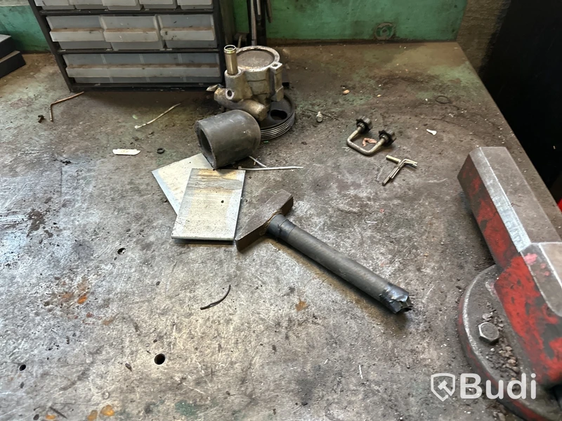 2 st arbetsbänkar i metall B 1500 mm