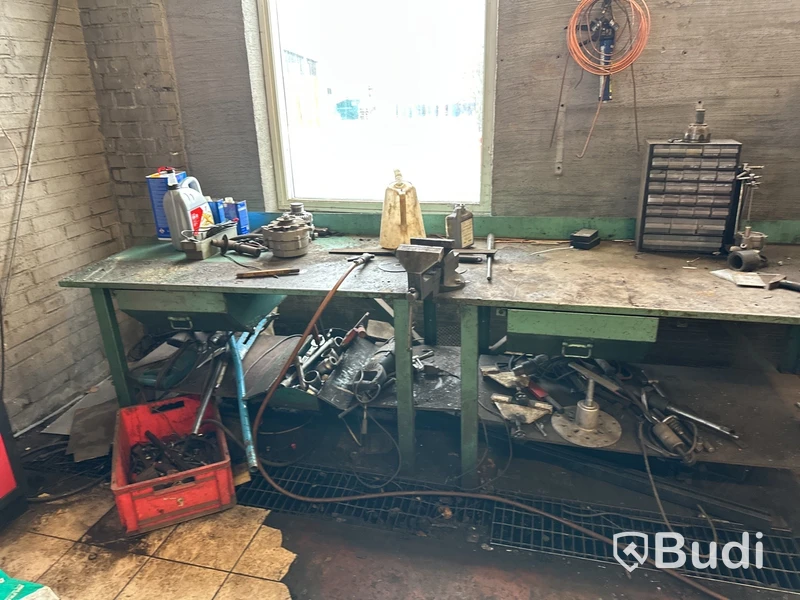 2 st arbetsbänkar i metall B 1500 mm