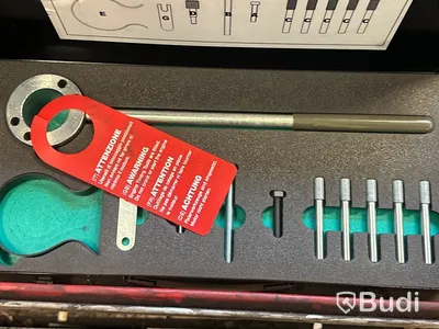 Verktygsvagn med en stor mängd specialverktyg.