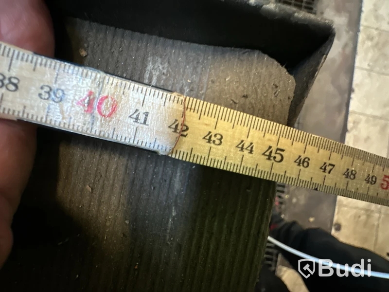 Verktygsvagn med en stor mängd specialverktyg.