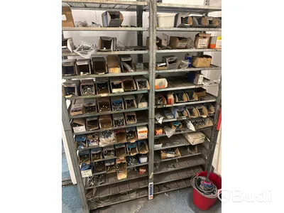 Hyllsektioner med allt innehåll, se bilder