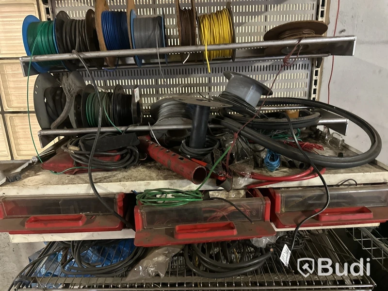 Hyllsektioner med allt innehåll, se bilder