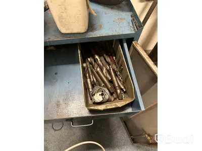 "Oljefatskåp" och verktygsskåp med innehåll
