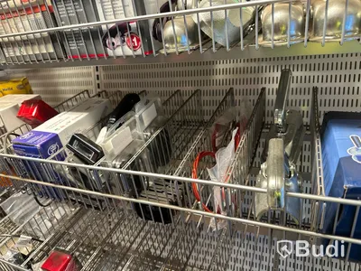 Hyllsektioner med reservdelar släp & husvagn
