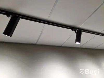 40 st spotlights för skena, 30W med 21 meter skena
