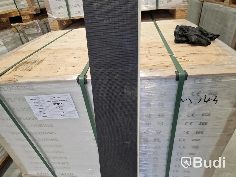 Pallet of vinyl flooring, 70 m², Oak