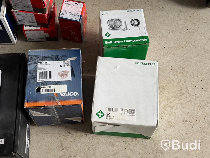 Lot of car spare parts, various makes