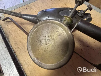 4 vintage oil cans