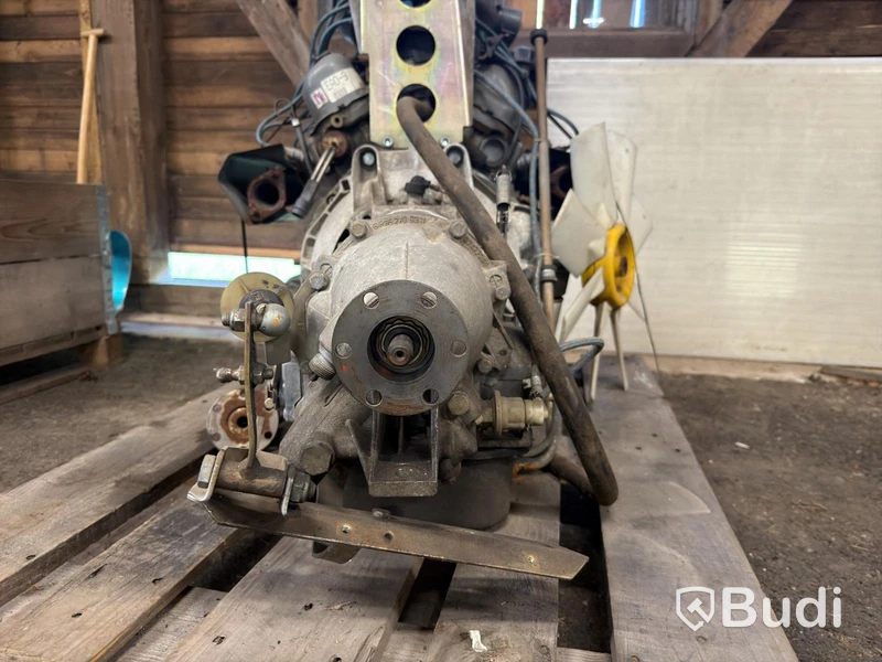 Ford V6 engine with gearbox