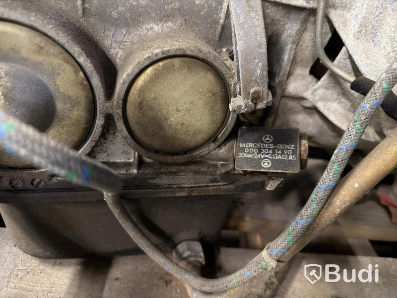 Ford V6 engine with gearbox