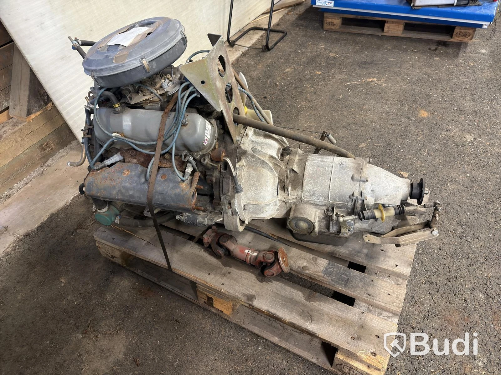 Ford V6 engine with gearbox