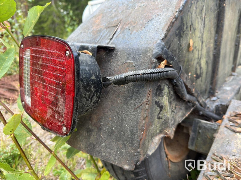 Maskintrailer – Boggie med ledad dragstång