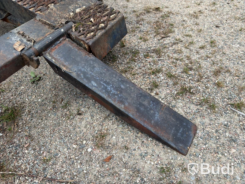 Maskintrailer – Boggie med ledad dragstång