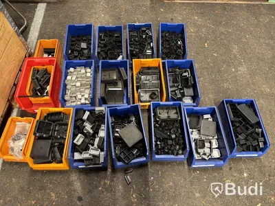 Half pallet with pallet collars & pick bins – Plastic plugs / end caps