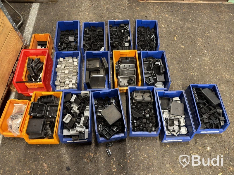 Half pallet with pallet collars & pick bins – Plastic plugs / end caps