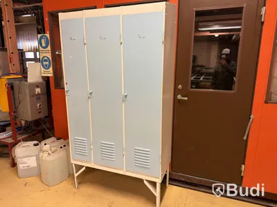 Steel Clothing Locker – 3 Doors