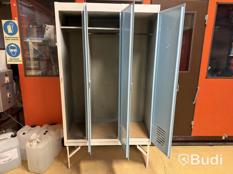 Steel Clothing Locker – 3 Doors