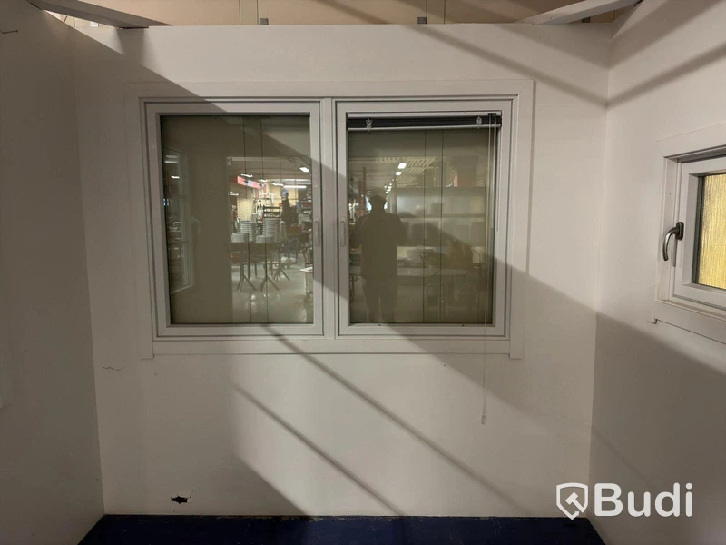 Showroom / Display module – Freestanding – Approx. 2.76 x 2.49 m